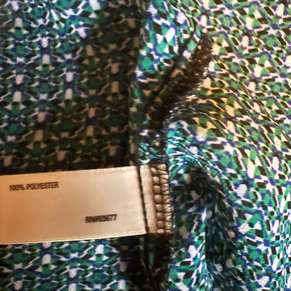 Green Casual Button Down Shirt with Lightweight Fabric - Picture 5 of 5